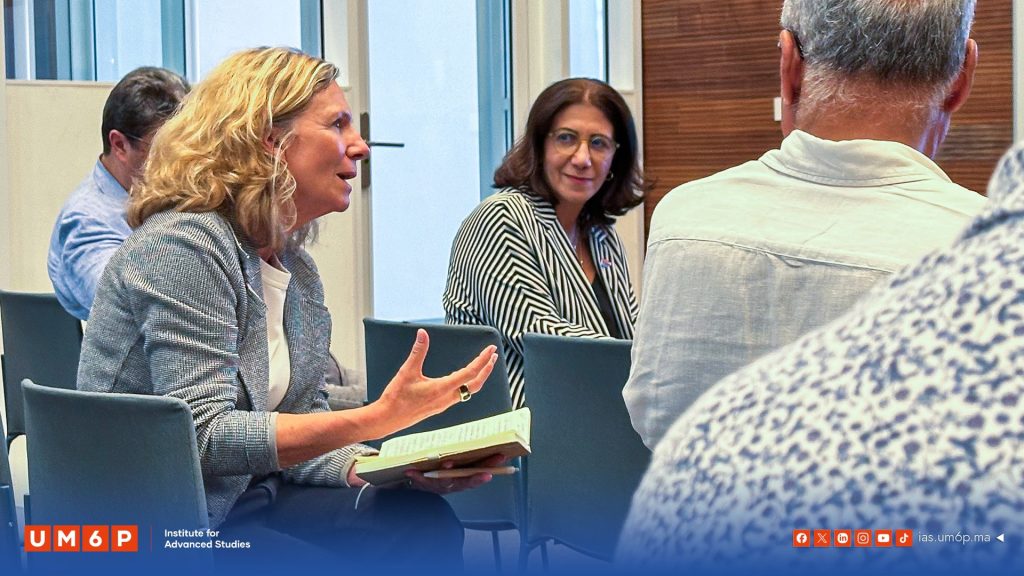 From Caftans to Warehouses: An Anthropology of Circulations and Knowledge1