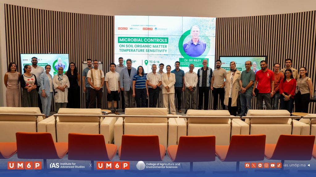 Group photo after Dr. Bill Riley seminar on microbial controls and soil organic matter temperature sensitivity