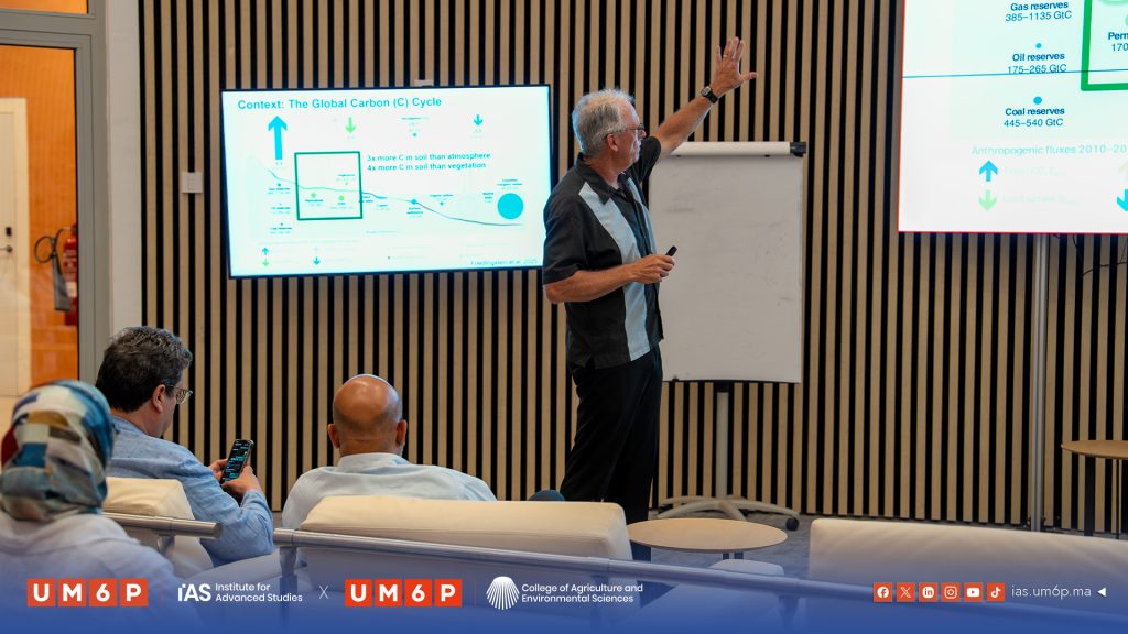 Dr. Bill Riley presenting the global carbon cycle during the IAS UM6P seminar